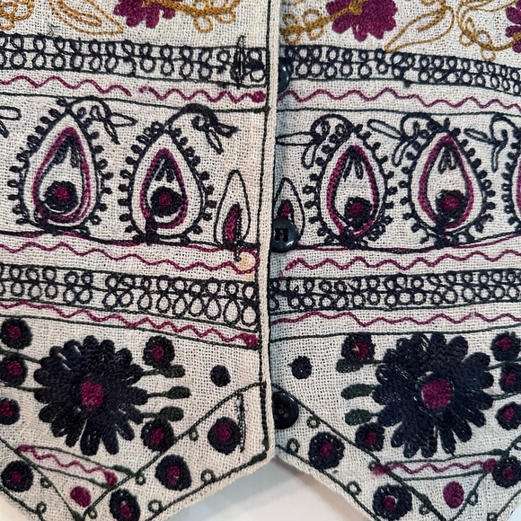 Vintage Women's Embroidered Vest - Picture 2 of 4